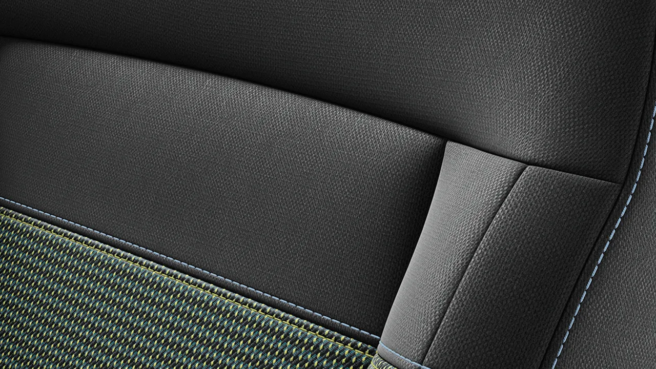 Vista detallada de un MINI Aceman 100 % eléctrico en negro