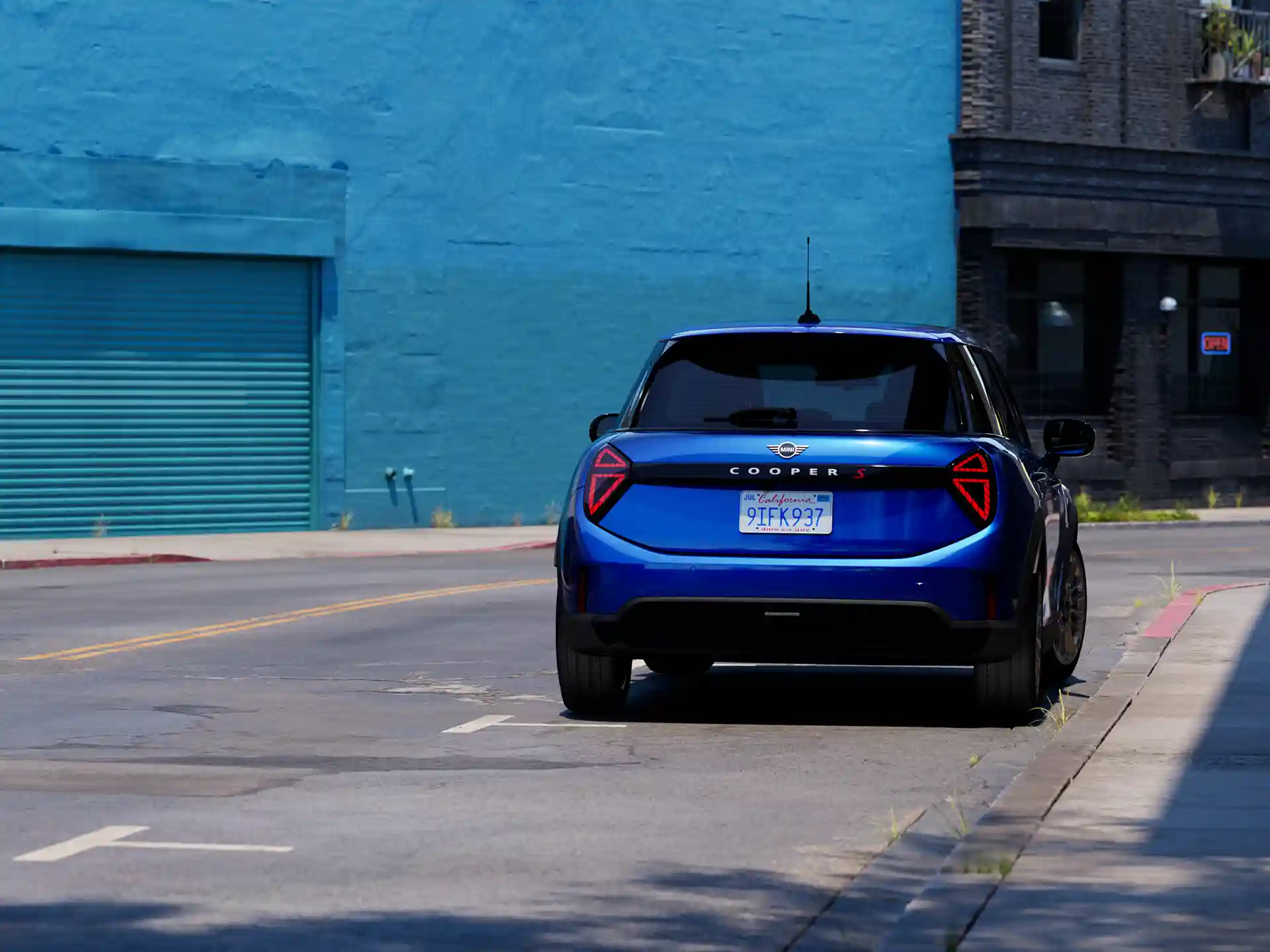 MINI Cooper 5 puertas - teaser de financial services