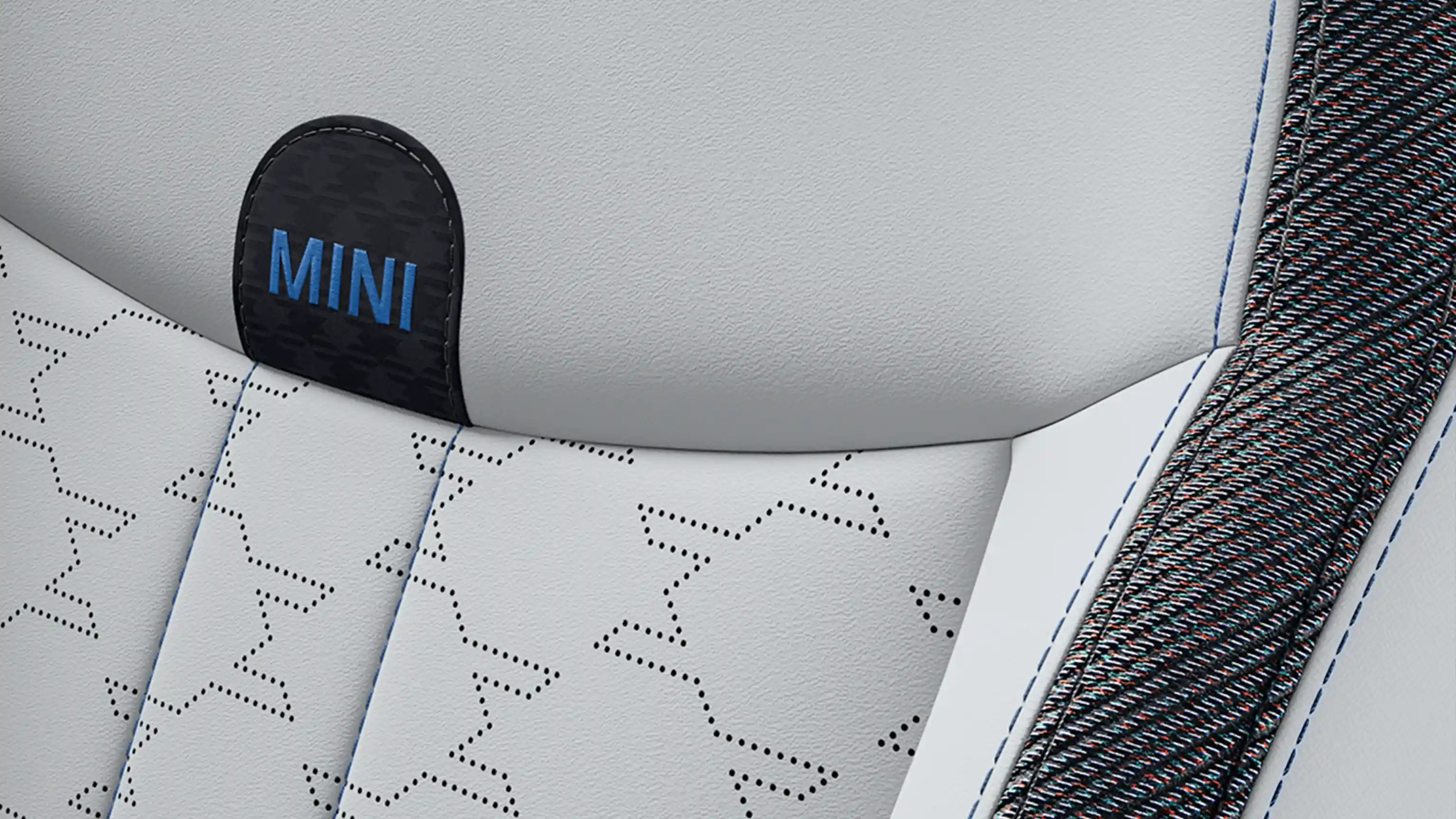 Vista del MINI Cooper 5 puertas en acabado Classic con los asientos en Vescin y tejido en gris y azul