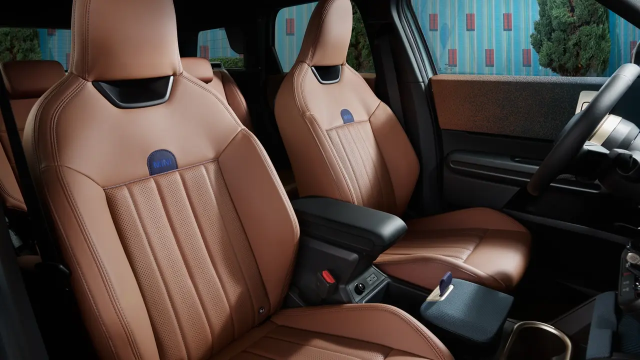 MINI Countryman - interior - asientos delanteros marrones