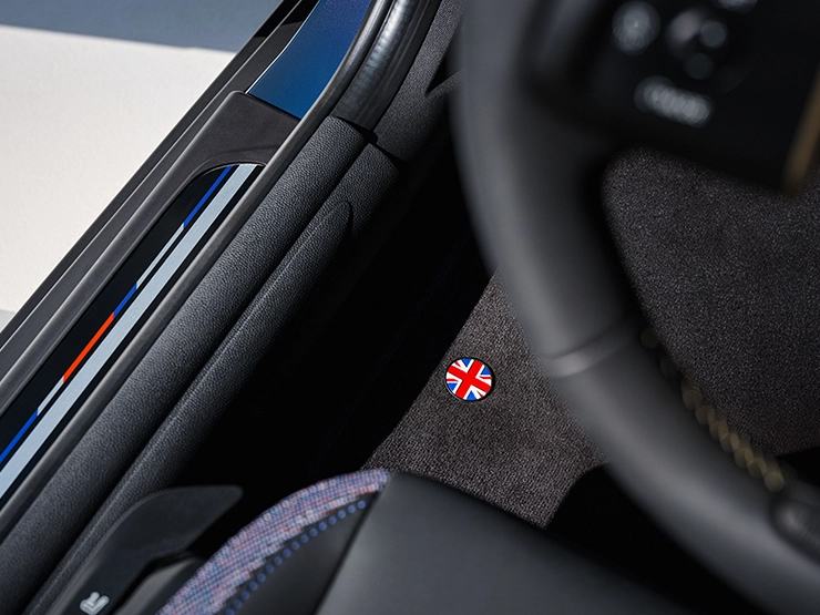 Vista de la entrada de la puerta del MINI Cooper Oxford Edition.