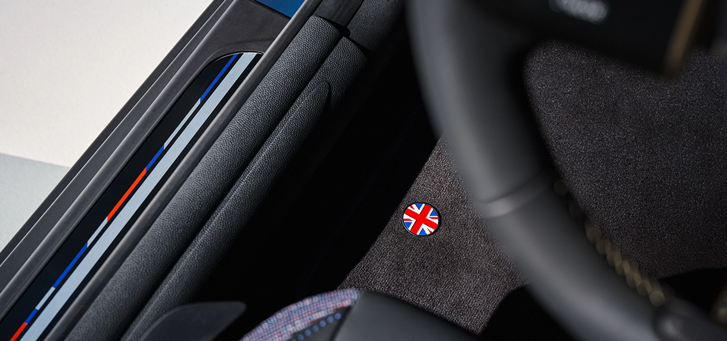 Vista de la entrada de la puerta del MINI Cooper Oxford Edition.