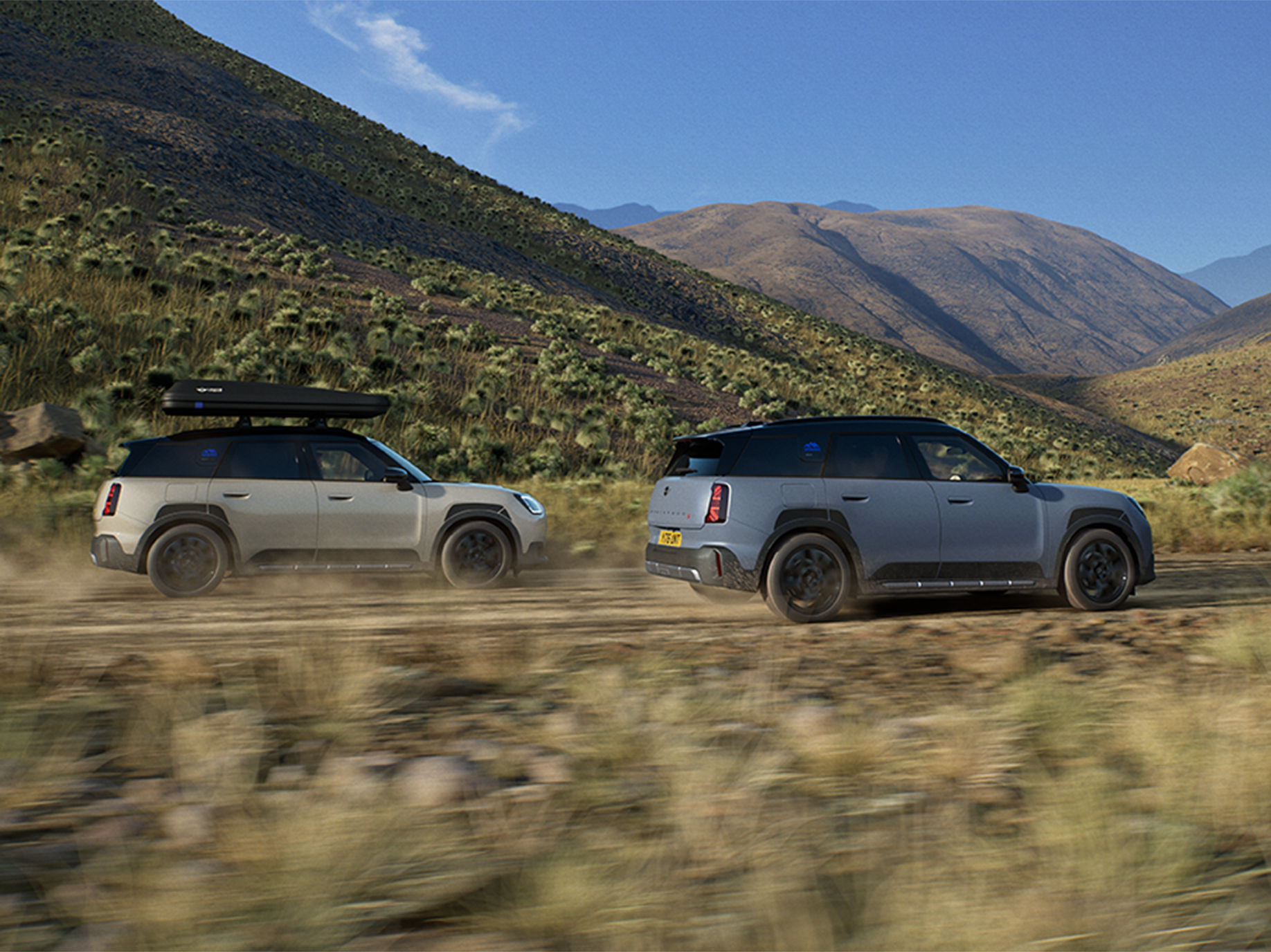 Imagen de dos MINI Countryman Untamed Edition circulando, vistos desde atrás.