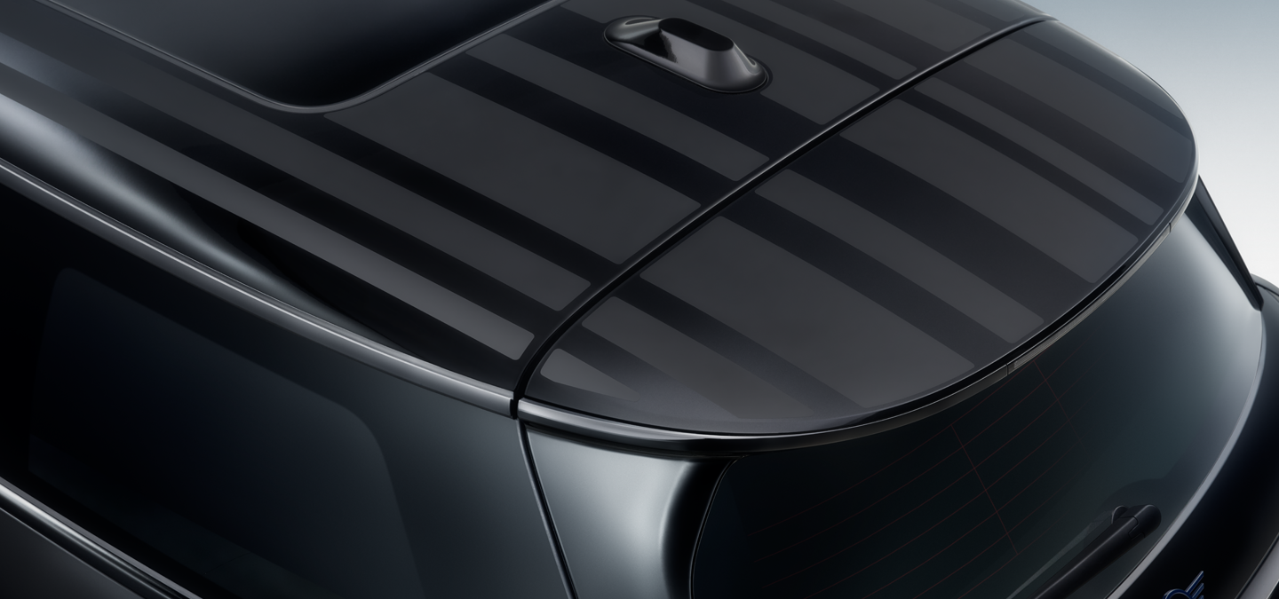 Primer plano de la capota negra en contraste de un MINI Paul Smith Edition con una interpretación única de las rayas
