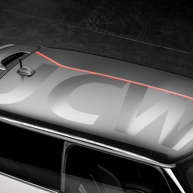 MINI John Cooper Works – plata y negro – decoración del techo