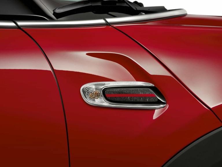 MINI John Cooper Works – rojo y negro – molduras laterales de fibra de carbono