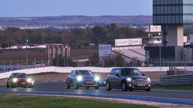 Vueltas al circuito MINI Weekend