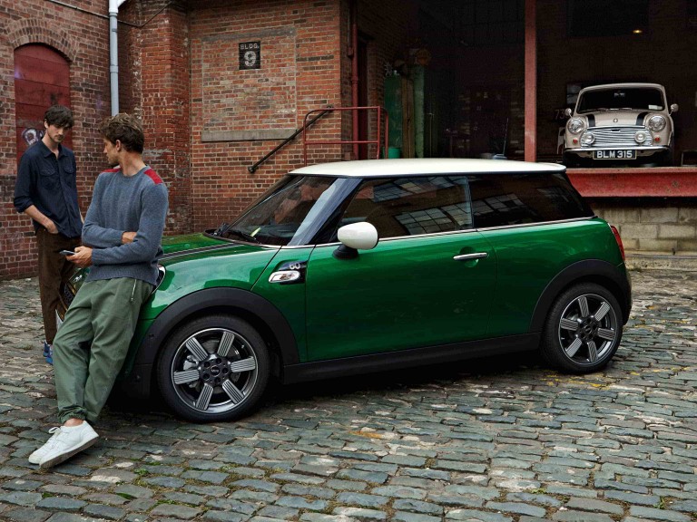MINI Edición 60 Aniversario - verde y blanco - vista lateral