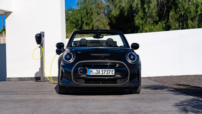 MINI Cabrio 100% eléctrico - Vista frontal