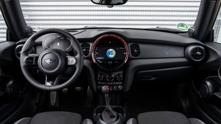 MINI JCW 1to6 Edition - dashboard with cid