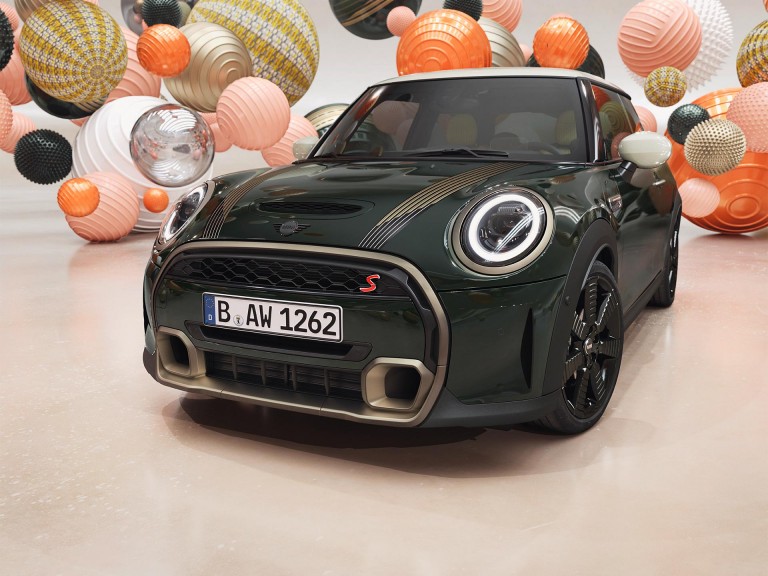MINI 3 puertas Resolute – Rebel Green – Líneas en el capó