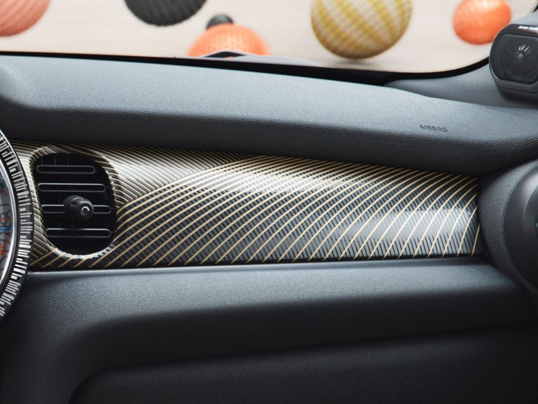 MINI Resolute Edition  – interior –  panel del salpicadero