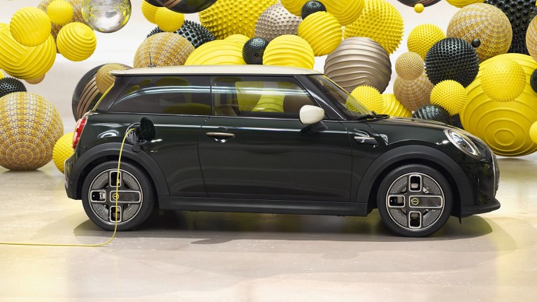 MINI eléctrico – MINI Cooper Electric  – Rebel Green