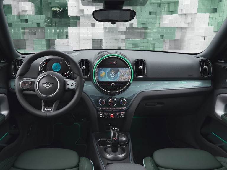 MINI Countryman Untamed Edition – interior – cuero verde