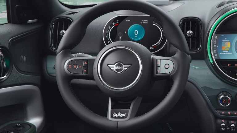 MINI Countryman Untamed Edition – Híbrido enchufable MINI Countryman Untamed Edition – volante de cuero nappa