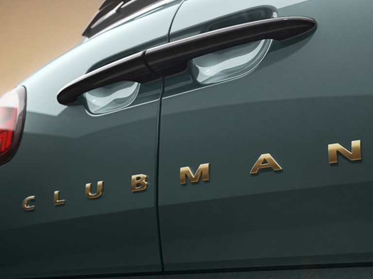 MINI Clubman Untold Edition – Sage Green – letras