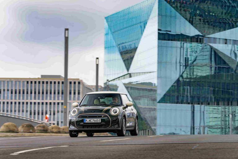 MINI Cooper SE Resolute Edition