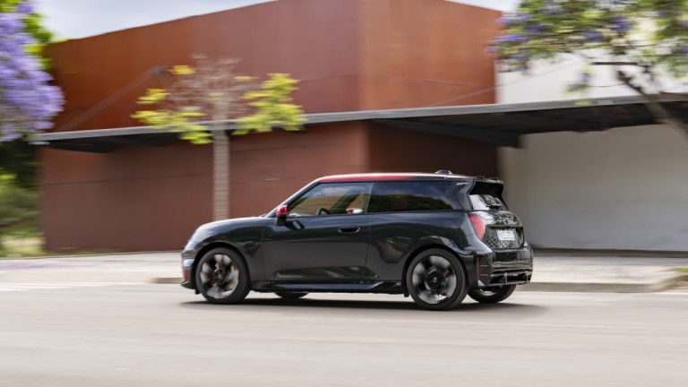 MINI JCW eléctrico lateral