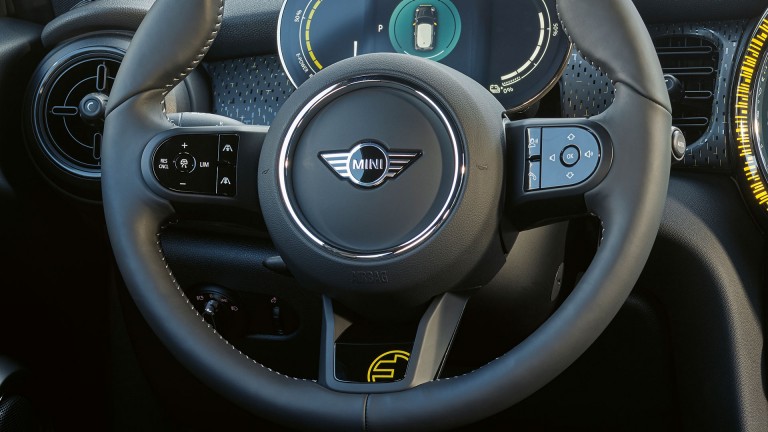 MINI Cooper SE de 3 puertas – volante – cuero napa