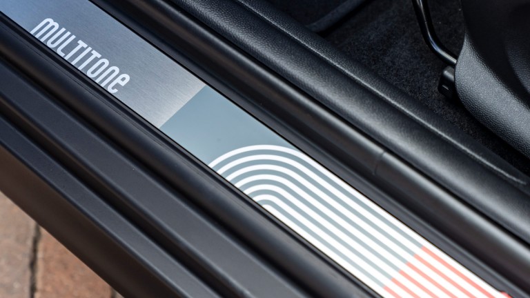 Detalle puerta MINI Multitone Edition F55