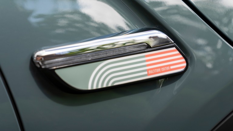 Detalle lateral MINI Multitone Edition F55
